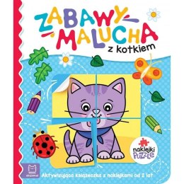 Książeczka edukacyjna Aksjomat Zabawy malucha z kotkiem. Aktywizująca książeczka z naklejkami puzzlami Aksjomat