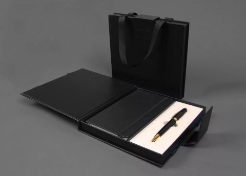 Zestaw piśmienniczy PREMIUM SYMPHONY CZARNO-ZŁOTY DŁUG.+NOTES W ETUI PREMIUM Cresco (8500012-03) Cresco